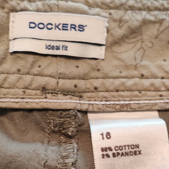 Dockers Ideal Fit light olive green cargo capris, VG used condition, size 16 - Picture 3 of 3